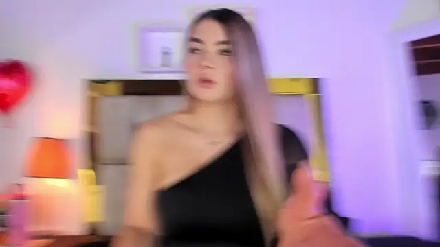 Snapshot of emmy_r chatting on February 21, 2025, 12:17 pm emmy r online show from February 21, 2025, 12:17 pm