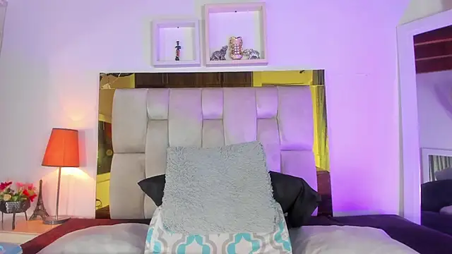 Snapshot of emmy_r chatting on February 28, 2025, 12:09 pm emmy r online show from February 28, 2025, 12:09 pm