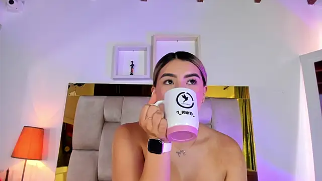 Snapshot of emmy_r chatting on March 4, 2025, 3:26 pm emmy r online show from March 4, 2025, 3:26 pm