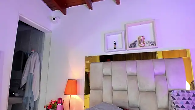 Snapshot of emmy_r chatting on March 5, 2025, 3:18 pm emmy r online show from March 5, 2025, 3:18 pm