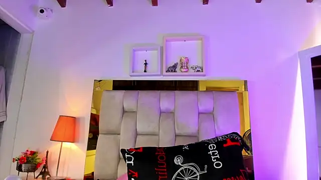 Snapshot of emmy_r chatting on March 7, 2025, 3:07 pm emmy r online show from March 7, 2025, 3:07 pm