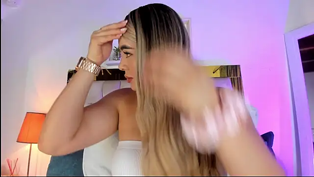 Snapshot of emmy_r chatting on September 12, 2025, 12:05 pm emmy r online show from September 12, 2025, 12:05 pm