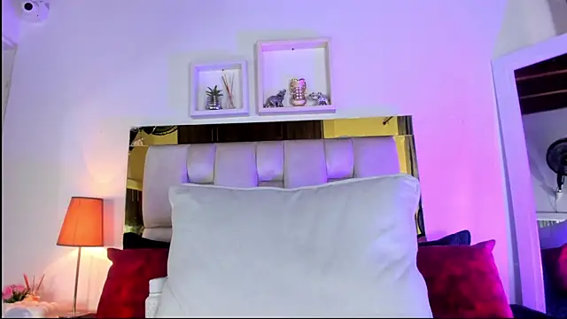 Snapshot of emmy_r chatting on September 17, 2025, 12:07 pm emmy r online show from September 17, 2025, 12:07 pm