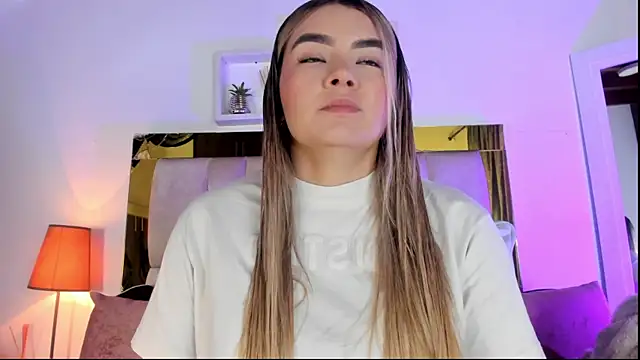 Snapshot of emmy_r chatting on October 9, 2025, 12:03 pm emmy r online show from October 9, 2025, 12:03 pm