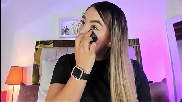 Snapshot of emmy_r chatting on October 20, 2025, 12:05 pm emmy r online show from October 20, 2025, 12:05 pm