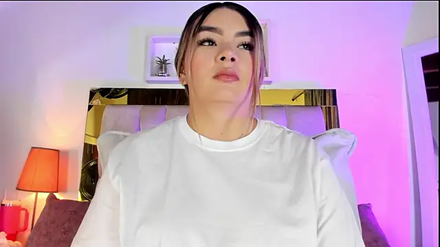 Snapshot of emmy_r chatting on October 24, 2025, 12:12 pm emmy r online show from October 24, 2025, 12:12 pm