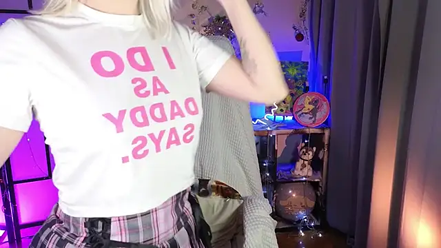 ImBonBon online show from April 19, 2026, 10:23 pm