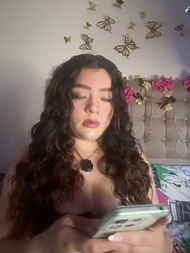 Snapshot of Jullieetta chatting on May 28, 2026, 12:02 pm Jullieetta online show from May 28, 2026, 12:02 pm