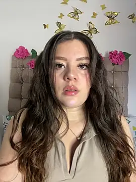 Snapshot of Jullieetta chatting on August 7, 2026, 7:38 pm Jullieetta online show from August 7, 2026, 7:38 pm