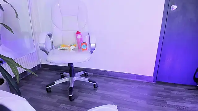 EriKlein online show from October 8, 2025, 10:51 pm