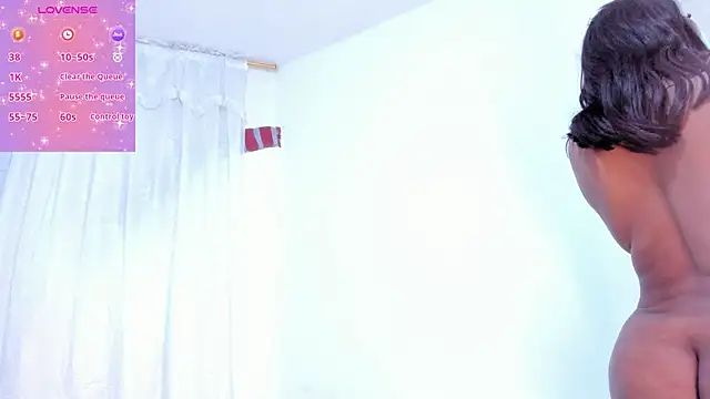 Snapshot of RoxannaBlanche chatting on October 19, 2025, 11:44 am RoxannaBlanche online show from October 19, 2025, 11:44 am