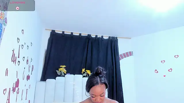 RoxannaBlanche online show from April 13, 2026, 12:10 pm