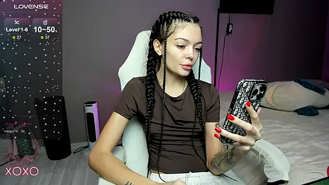 Mariella Adamss online show from October 31, 2025, 10:16 am