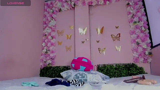 grandmother milf online show from April 20, 2026, 2:42 pm