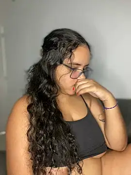 CurlyGirl 1 online show from December 13, 2024, 3:11 pm