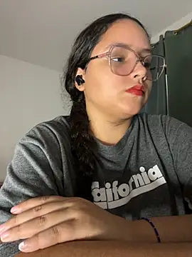 CurlyGirl 1 online show from September 18, 2025, 8:33 pm