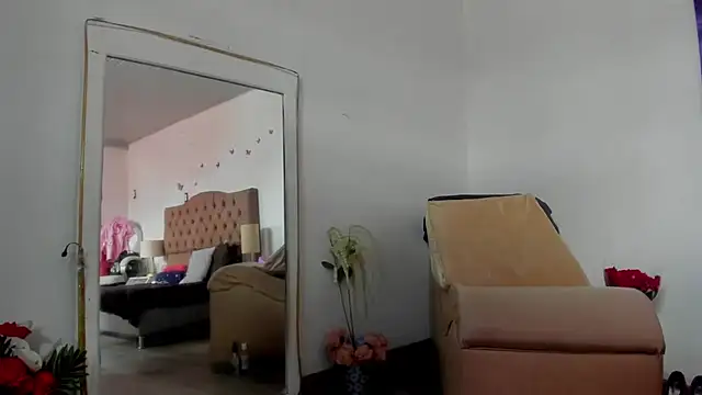 Snapshot of SheraHadee chatting on October 6, 2025, 7:44 pm SheraHadee online show from October 6, 2025, 7:44 pm