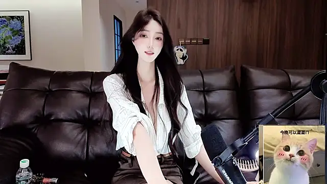 Snapshot of -Aricia- chatting on June 21, 2026, 1:35 pm -Aricia- online show from June 21, 2026, 1:35 pm