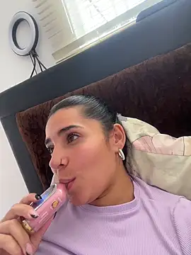 Meganmilk1 online show from April 1, 2026, 6:27 pm