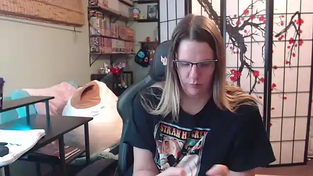 Sarahtineke online show from February 10, 2026, 6:23 pm