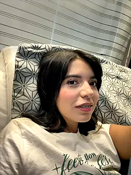 NicolRoss  online show from December 3, 2025, 7:56 pm