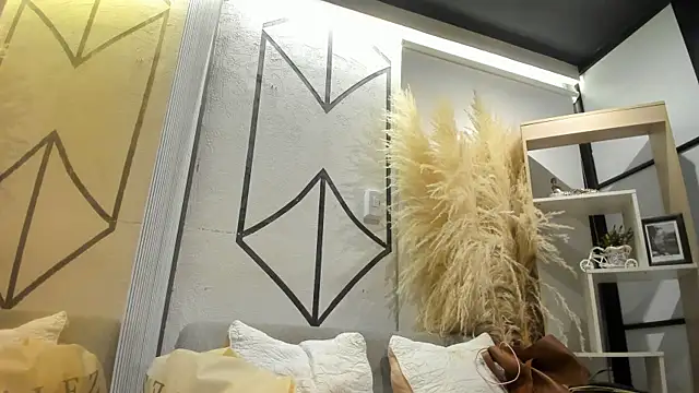 NicolRoss  online show from April 4, 2026, 9:45 pm