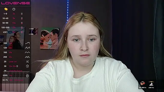 Snapshot of Light_Luna chatting on October 31, 2025, 3:02 pm Light Luna online show from October 31, 2025, 3:02 pm