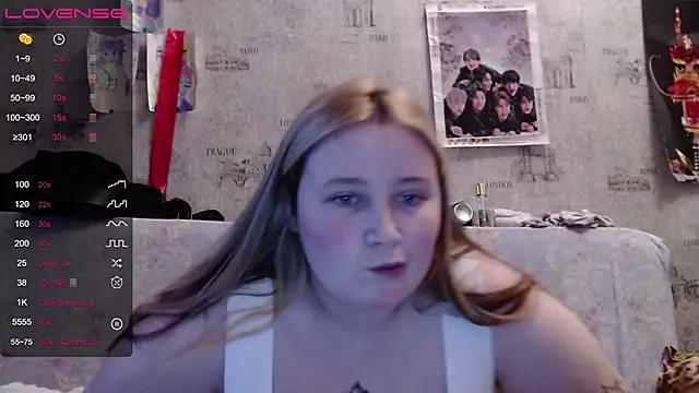 Snapshot of Light_Luna chatting on November 11, 2025, 10:04 am Light Luna online show from November 11, 2025, 10:04 am