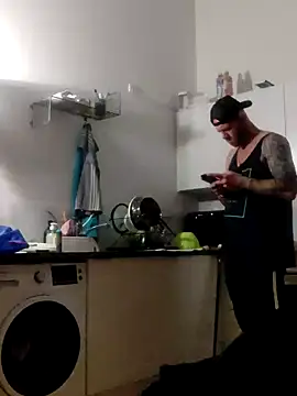 Snapshot of eltoulou chatting on January 13, 2025, 8:15 pm eltoulou online show from January 13, 2025, 8:15 pm