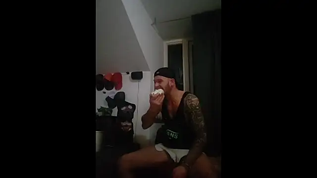 Snapshot of eltoulou chatting on January 26, 2025, 1:41 am eltoulou online show from January 26, 2025, 1:41 am