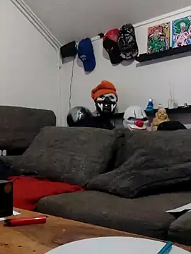 Snapshot of eltoulou chatting on February 9, 2025, 6:33 am eltoulou online show from February 9, 2025, 6:33 am