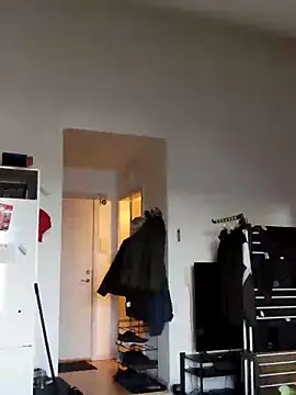 Snapshot of eltoulou chatting on March 17, 2025, 4:43 pm eltoulou online show from March 17, 2025, 4:43 pm