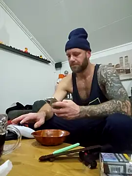 Snapshot of eltoulou chatting on December 19, 2025, 8:16 pm eltoulou online show from December 19, 2025, 8:16 pm