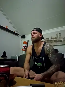 Snapshot of eltoulou chatting on December 21, 2025, 1:24 am eltoulou online show from December 21, 2025, 1:24 am