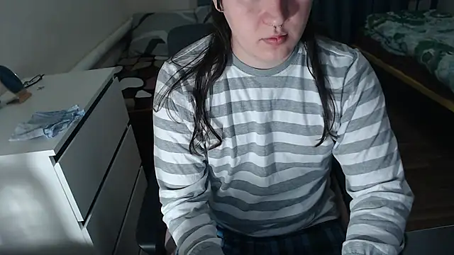 EvaMiron online show from October 26, 2025, 12:33 pm