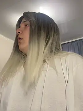 EvaMiron online show from March 29, 2026, 1:33 pm