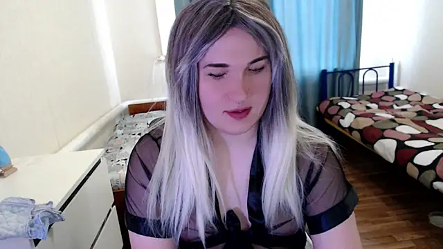 EvaMiron online show from May 12, 2026, 6:10 am