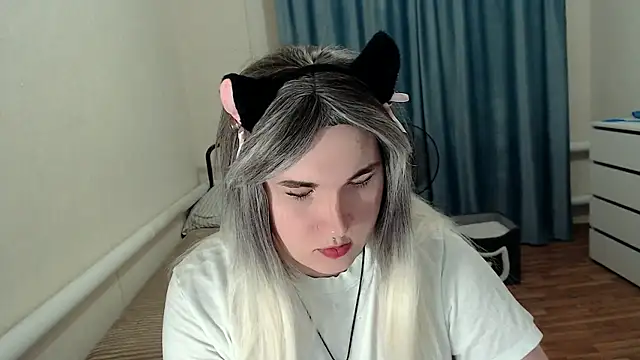 Snapshot of EvaMiron chatting on July 10, 2026, 7:27 pm EvaMiron online show from July 10, 2026, 7:27 pm