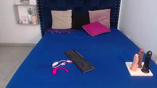 Snapshot of SaraApril_1 chatting on February 5, 2025, 8:14 pm SaraApril 1 online show from February 5, 2025, 8:14 pm