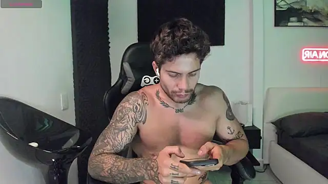 LucianSinclair online show from December 2, 2025, 4:07 am