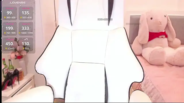 Snapshot of PimChanOK chatting on October 22, 2025, 1:00 pm PimChanOK online show from October 22, 2025, 1:00 pm