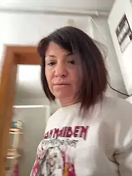 Snapshot of emillyjames chatting on February 17, 2025, 8:19 am emillyjames online show from February 17, 2025, 8:19 am