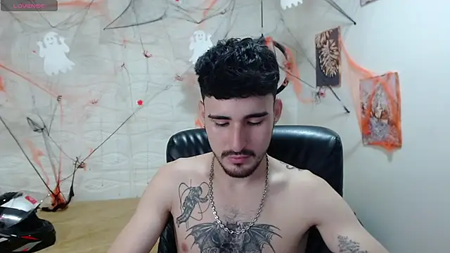 Snapshot of DmitriSanders chatting on December 10, 2024, 12:17 am DmitriSanders online show from December 10, 2024, 12:17 am