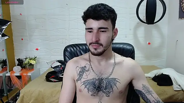 Snapshot of DmitriSanders chatting on December 18, 2024, 11:30 pm DmitriSanders online show from December 18, 2024, 11:30 pm