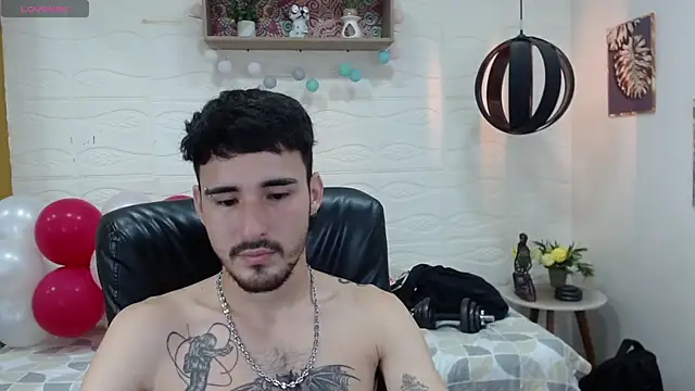 Snapshot of DmitriSanders chatting on February 18, 2025, 11:30 pm DmitriSanders online show from February 18, 2025, 11:30 pm