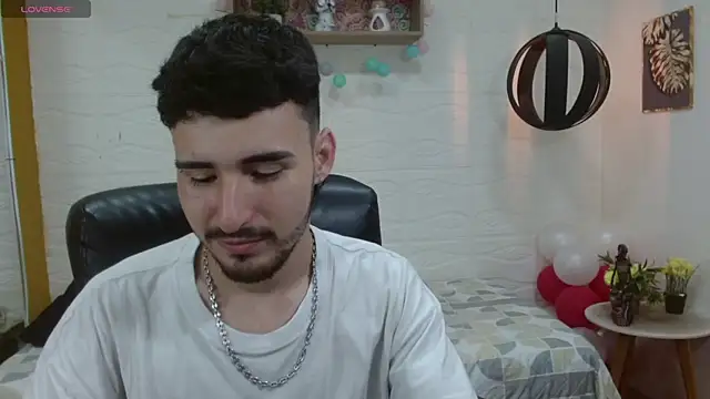 Snapshot of DmitriSanders chatting on March 1, 2025, 8:42 pm DmitriSanders online show from March 1, 2025, 8:42 pm