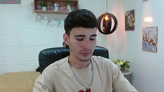 Snapshot of DmitriSanders chatting on March 13, 2025, 10:10 pm DmitriSanders online show from March 13, 2025, 10:10 pm