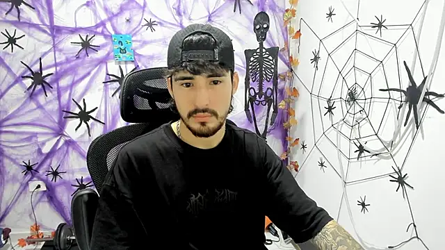 Snapshot of DmitriSanders chatting on December 16, 2025, 1:10 am DmitriSanders online show from December 16, 2025, 1:10 am