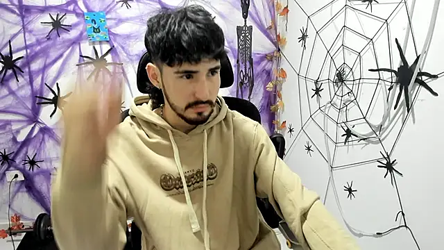 Snapshot of DmitriSanders chatting on December 20, 2025, 9:22 pm DmitriSanders online show from December 20, 2025, 9:22 pm