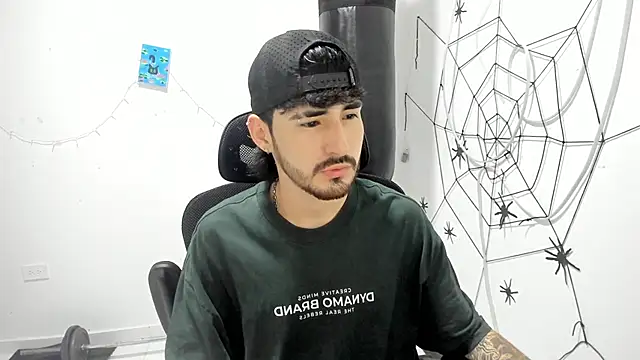 Snapshot of DmitriSanders chatting on February 20, 2026, 12:40 am DmitriSanders online show from February 20, 2026, 12:40 am